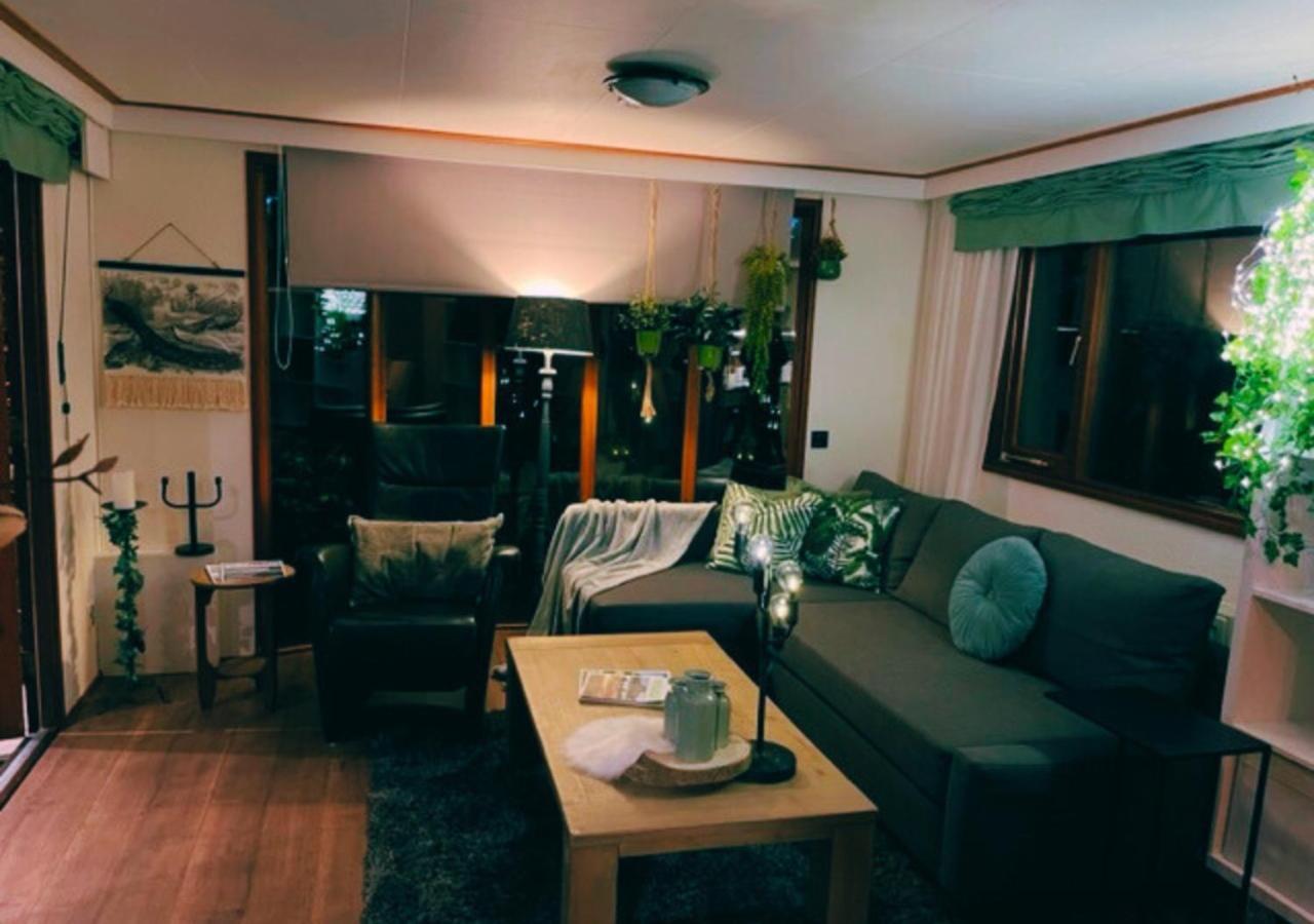 "De Jungle" Chalet Met Veranda Op Ijsselheide Hattemerbroek Veluwe Luaran gambar