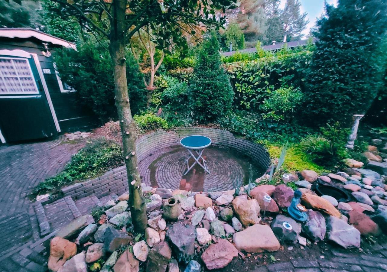 "De Jungle" Chalet Met Veranda Op Ijsselheide Hattemerbroek Veluwe Luaran gambar